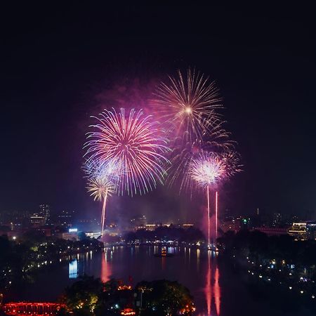 May De Ville Lakeside Hotel Hanói Exterior foto Fireworks at the 2013 National Day Parade