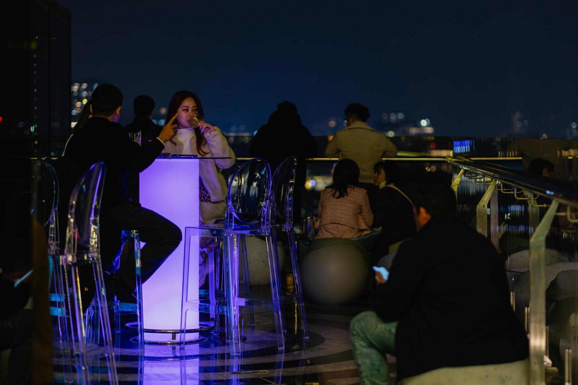 May De Ville Lakeside Hotel Hanói Exterior foto Sky bar at the Ritz-Carlton, Seoul