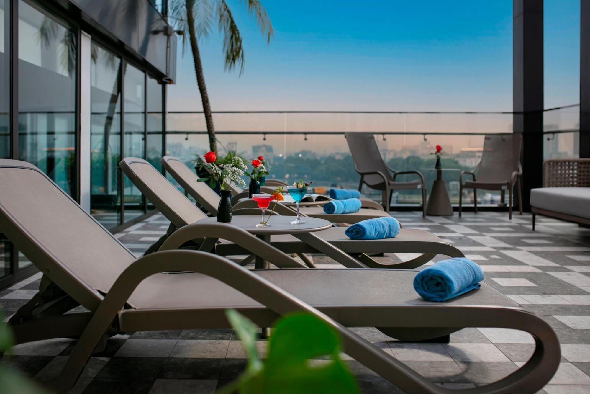 May De Ville Lakeside Hotel Hanói Exterior foto Rooftop pool