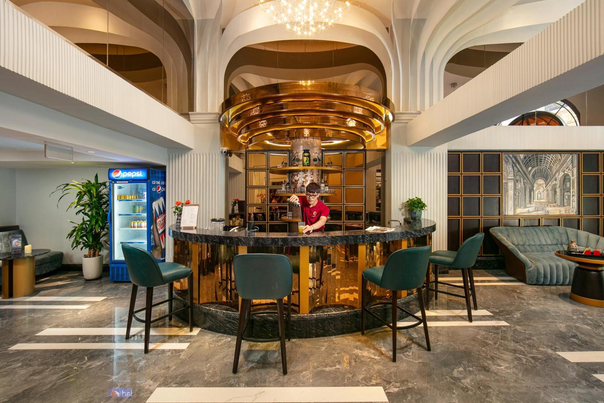 May De Ville Lakeside Hotel Hanói Exterior foto The bar at the hotel
