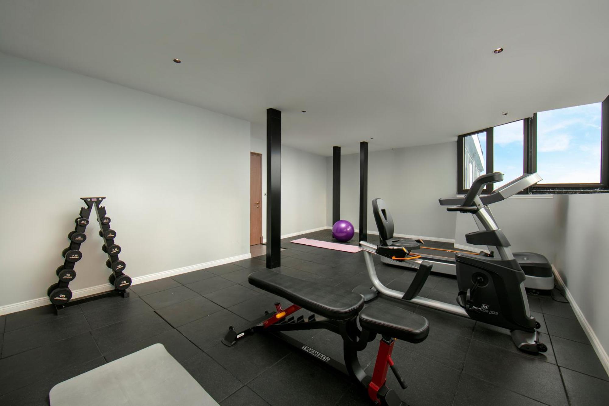 May De Ville Lakeside Hotel Hanói Exterior foto The gym at the 2012 Olympic Village